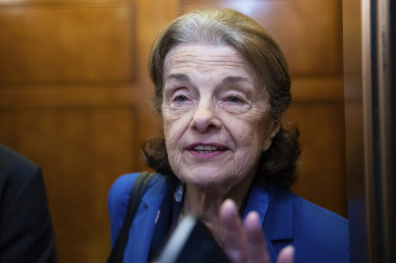 Uh-Oh…Feinstein Has ‘Awkward’ Moment in the Middle of a Simple Vote – Watch