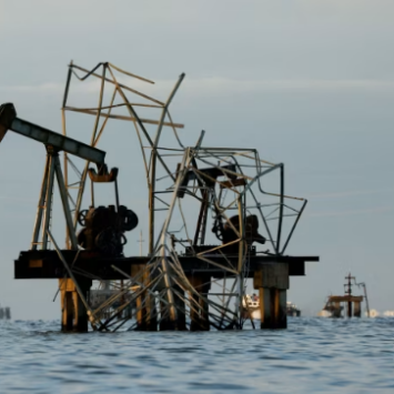 Trump Secures Massive Venezuelan Oil Deal to Refill Reserve